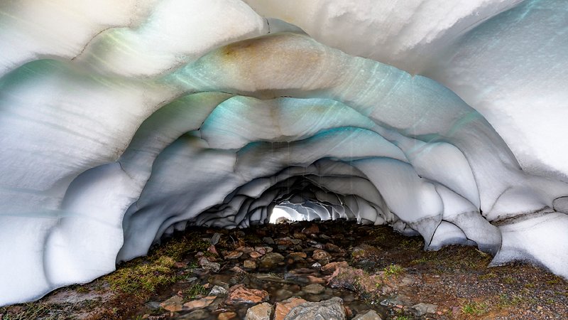 Ice cave, Mount Rainier, USA
