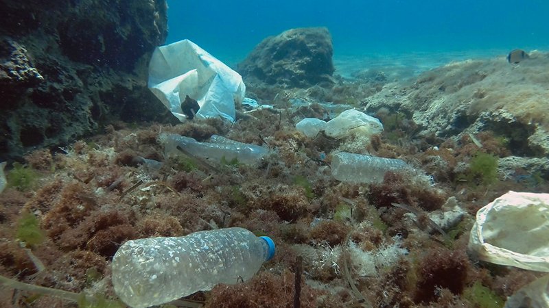 Plastica sul fondo del mare