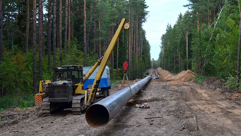 Laying of a gas pipeline