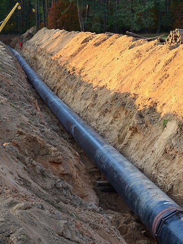 Laying a gas pipeline