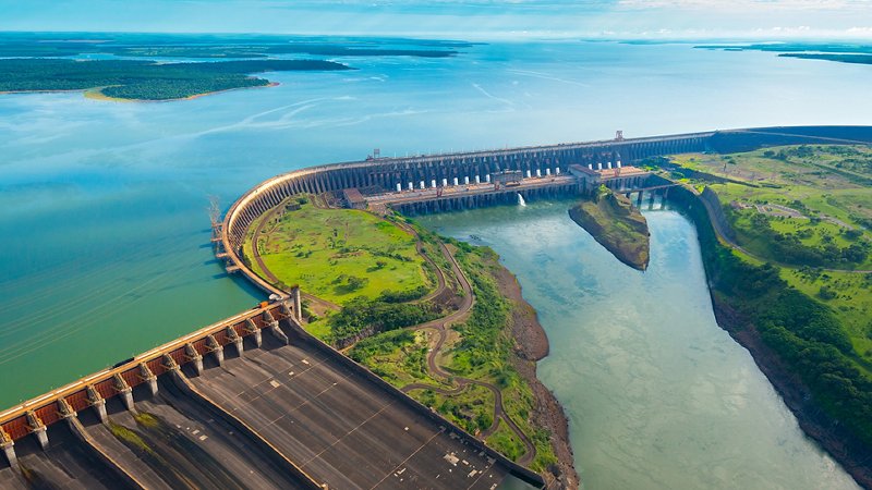 Itaipù Dam, between Brazil and Paraguay