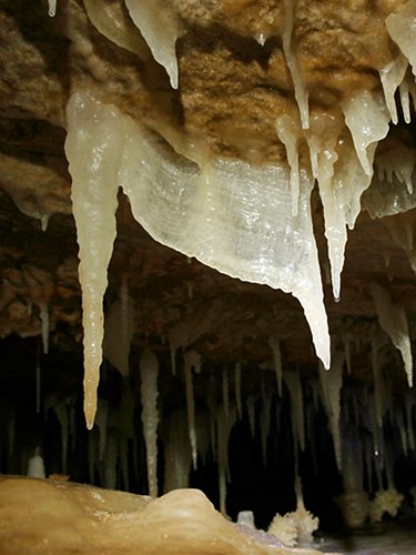 Cave curtain formation