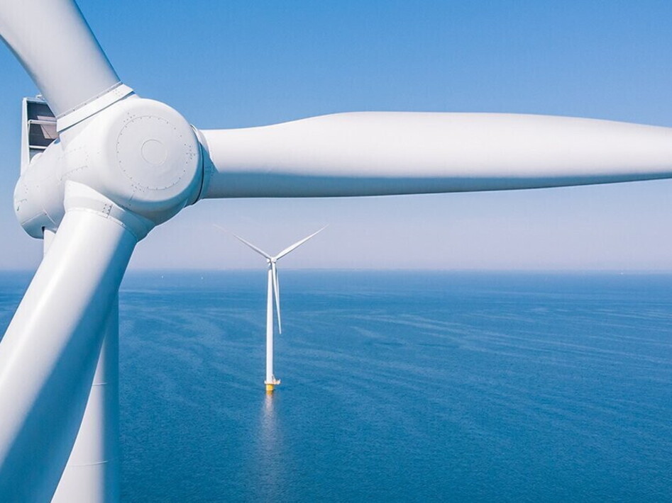 The first turbine of Italy’s first offshore wind farm, Beleolico, has been installed