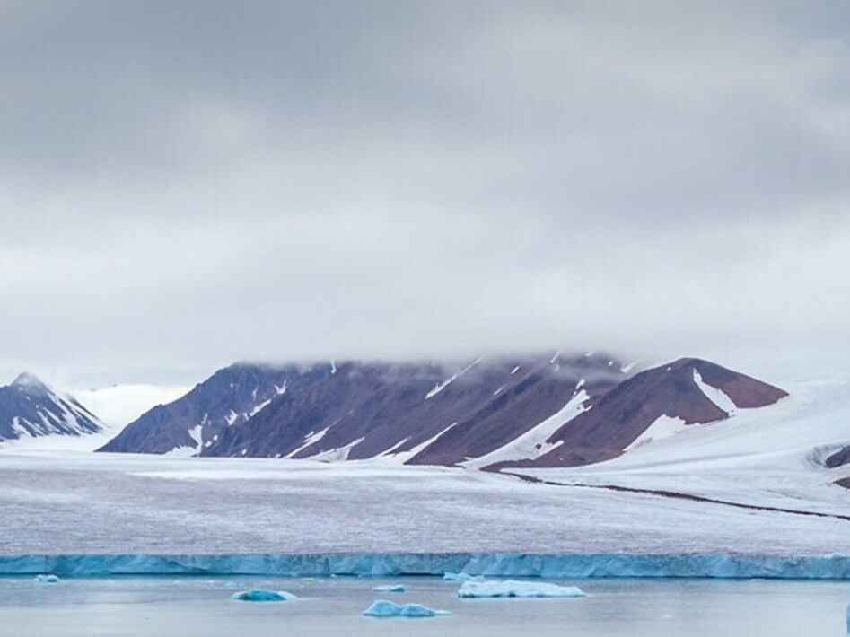 Le temperature più alte della media fratturano la Milne ice shelf