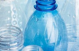 Creato enzima che digerisce la plastica