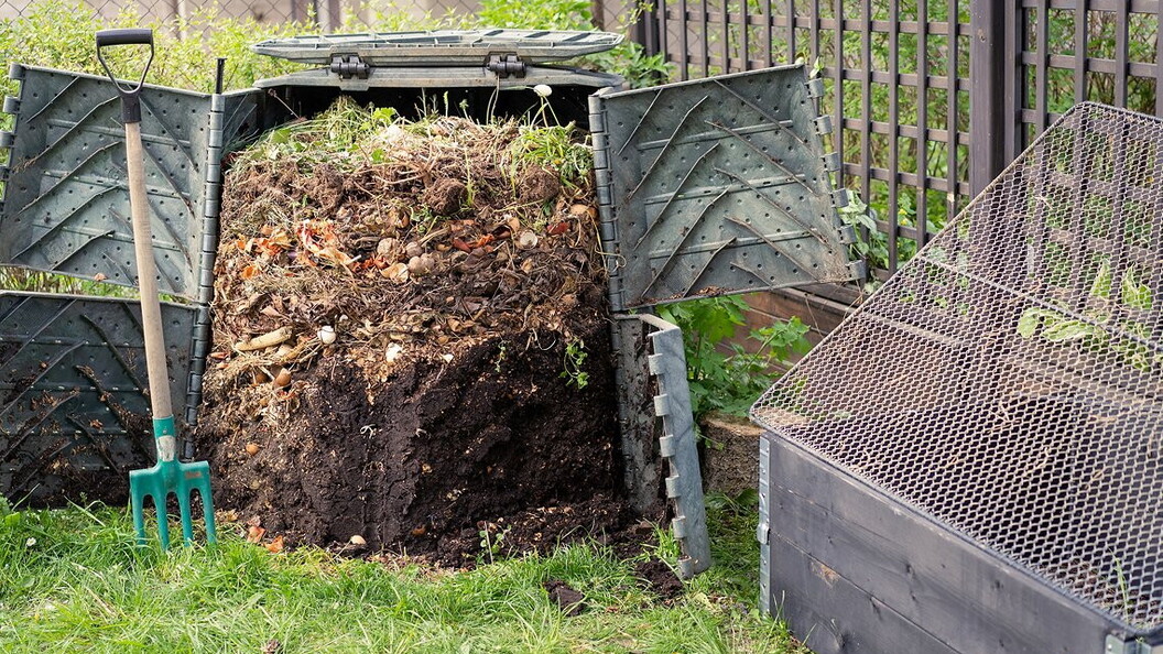 Esempio di composter con i vari strati del cumulo e i differenti momenti del compostaggio