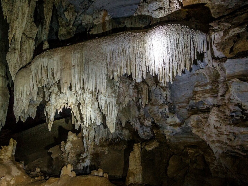 Gruta da Lapa, stalactites and stalagmites