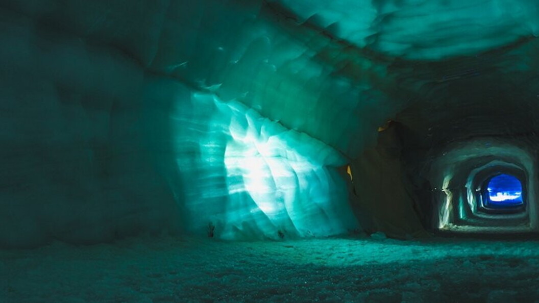 Grotta artificiale nel ghiacciaio Langjö
