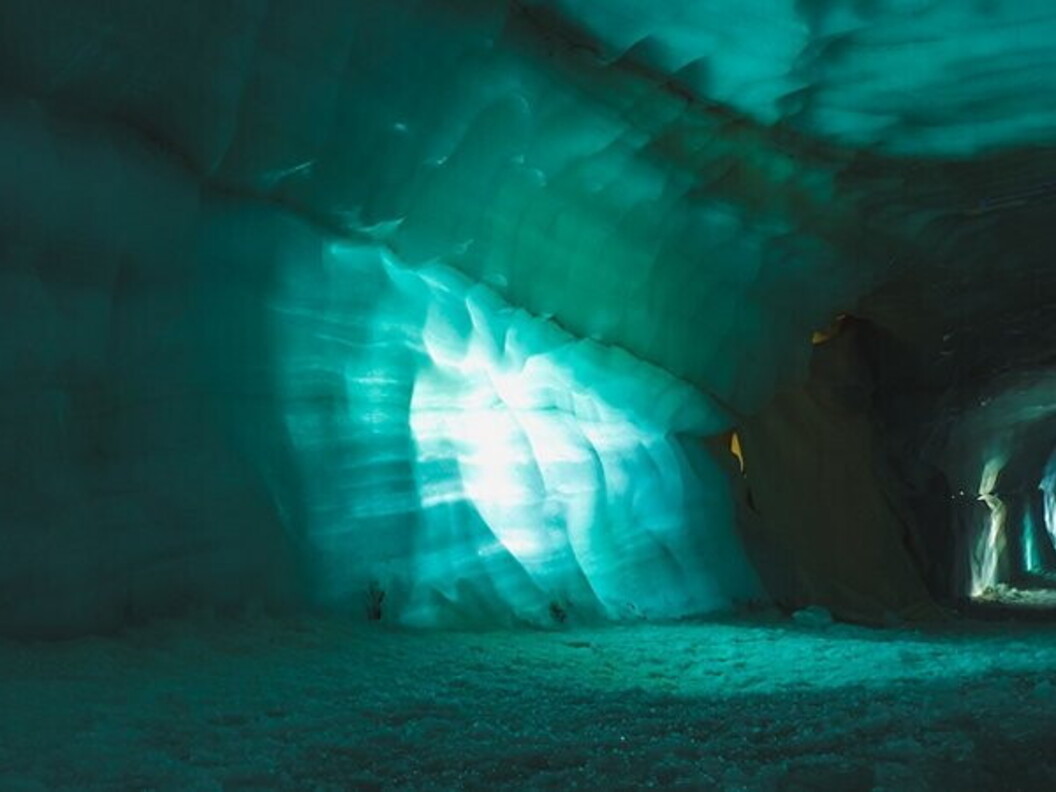 Grotta artificiale nel ghiacciaio Langjö