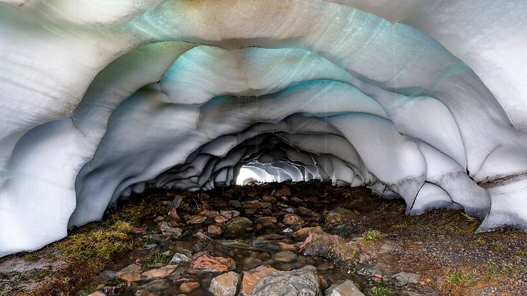 Ice cave, Mount Rainier, USA