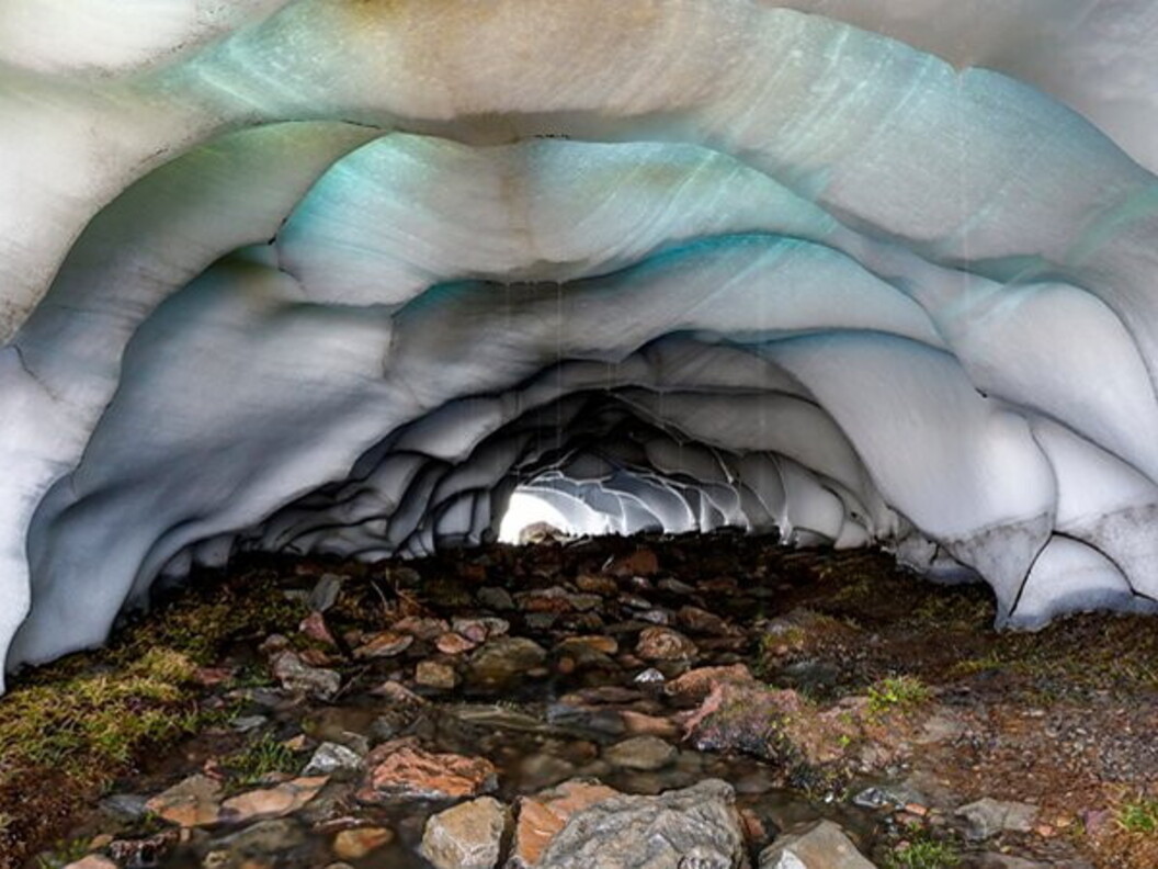 Ice cave, Mount Rainier, USA