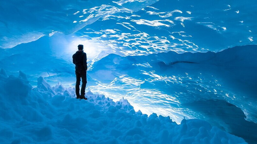 Grotta nel ghiacciaio Mendenhall, USA