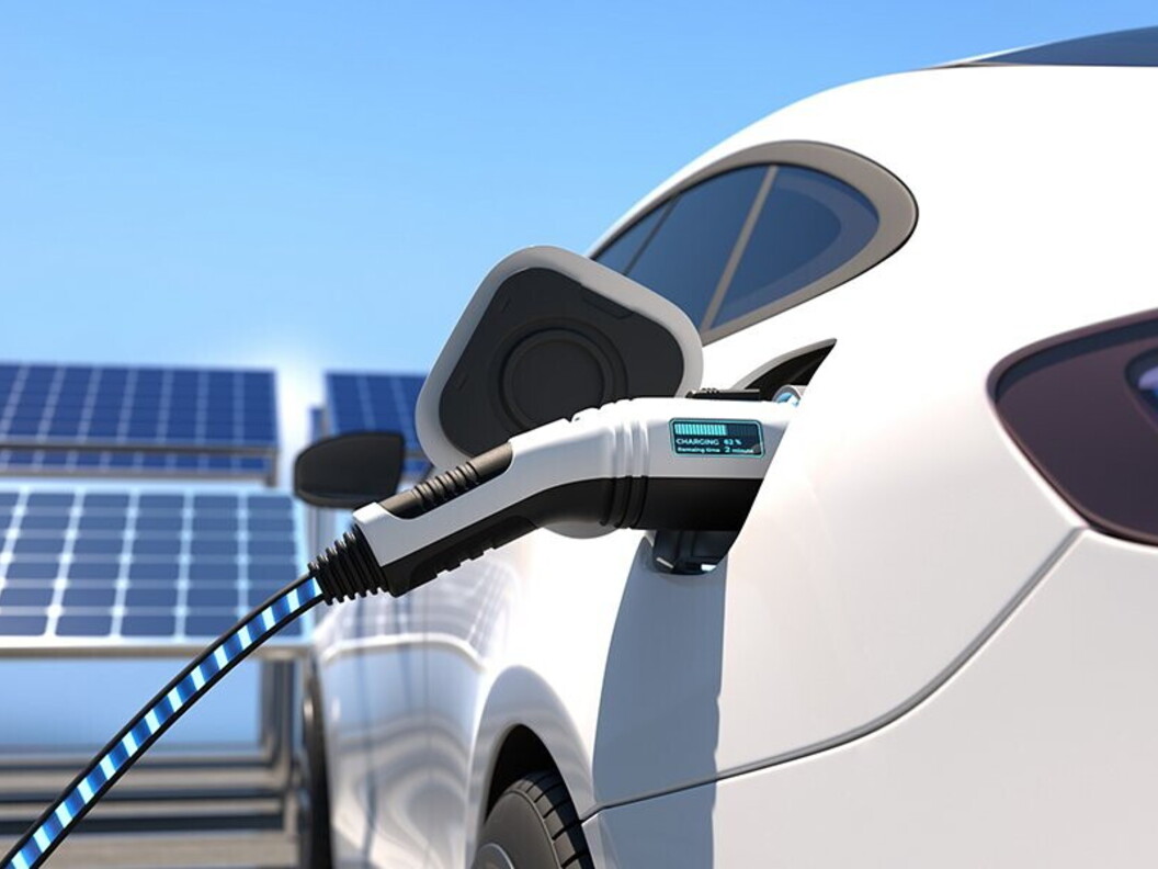 Auto elettrica alimentata ad energia solare