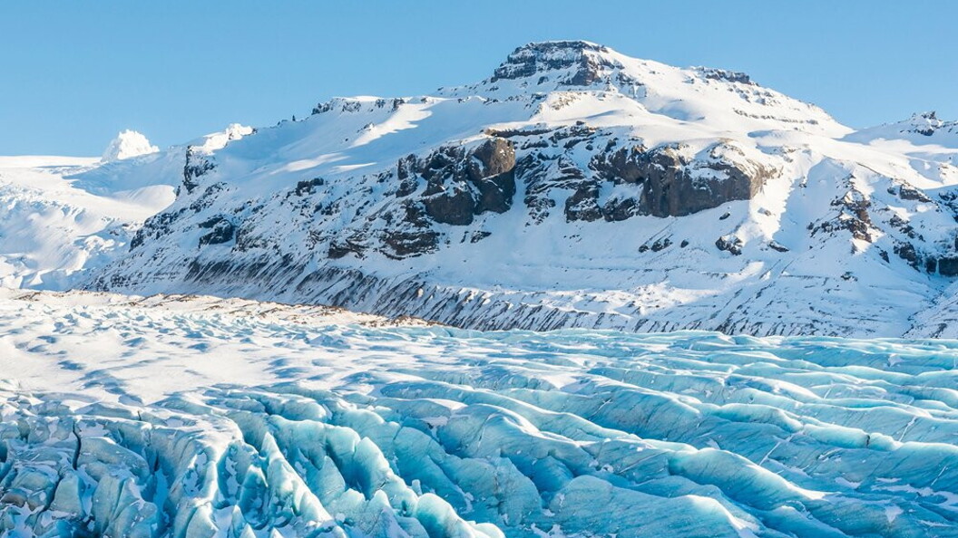 Stalagmiti di ghiaccio in grotta
