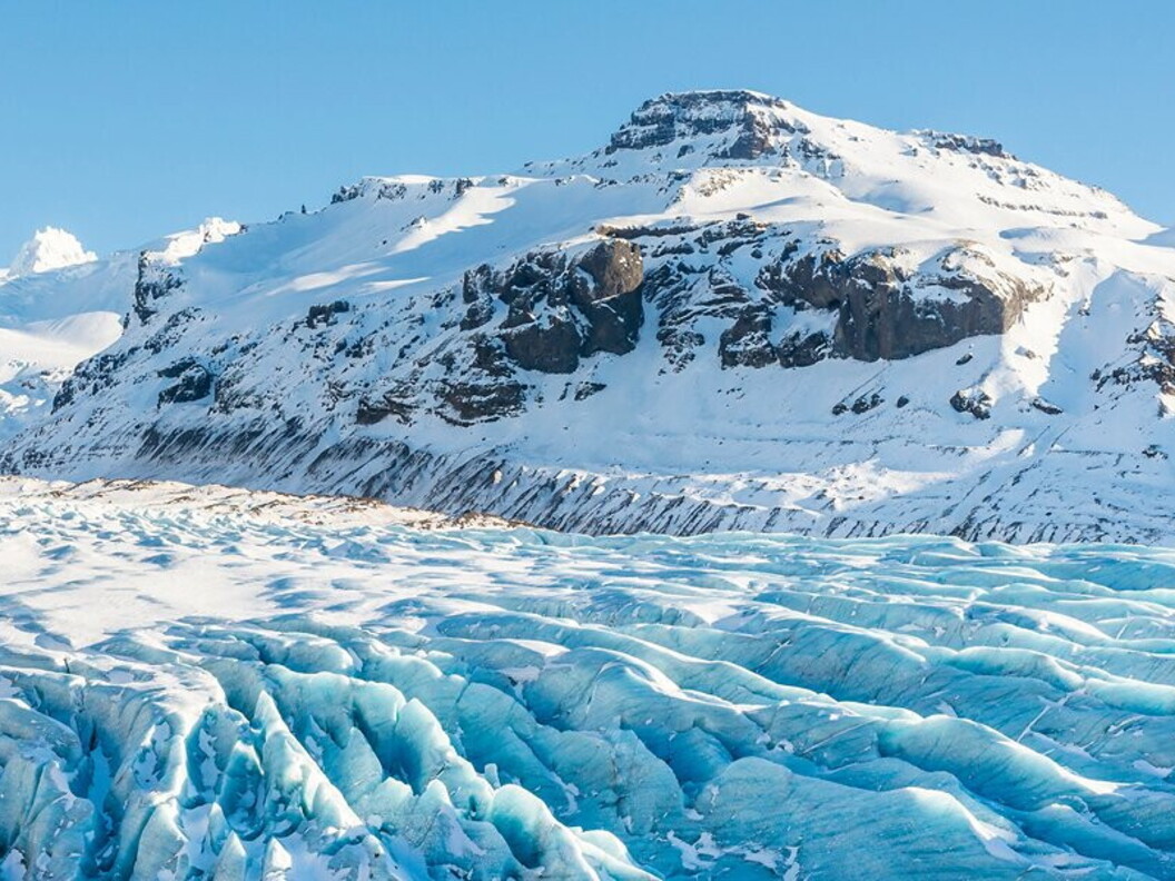Stalagmiti di ghiaccio in grotta
