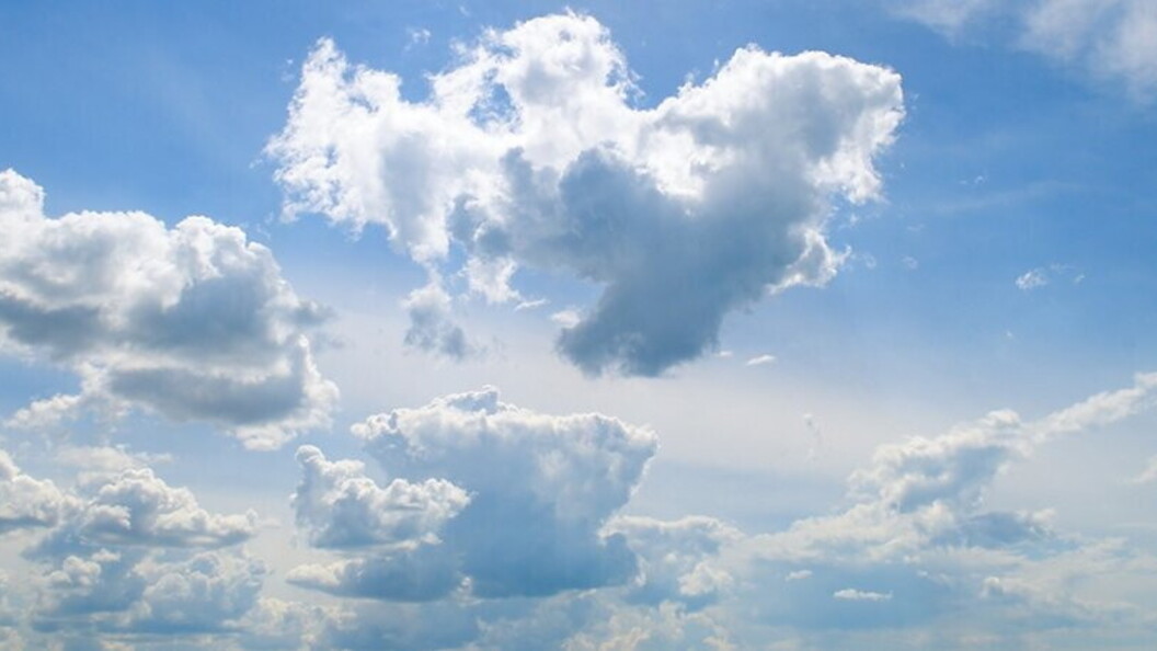 Cielo poco nuvoloso