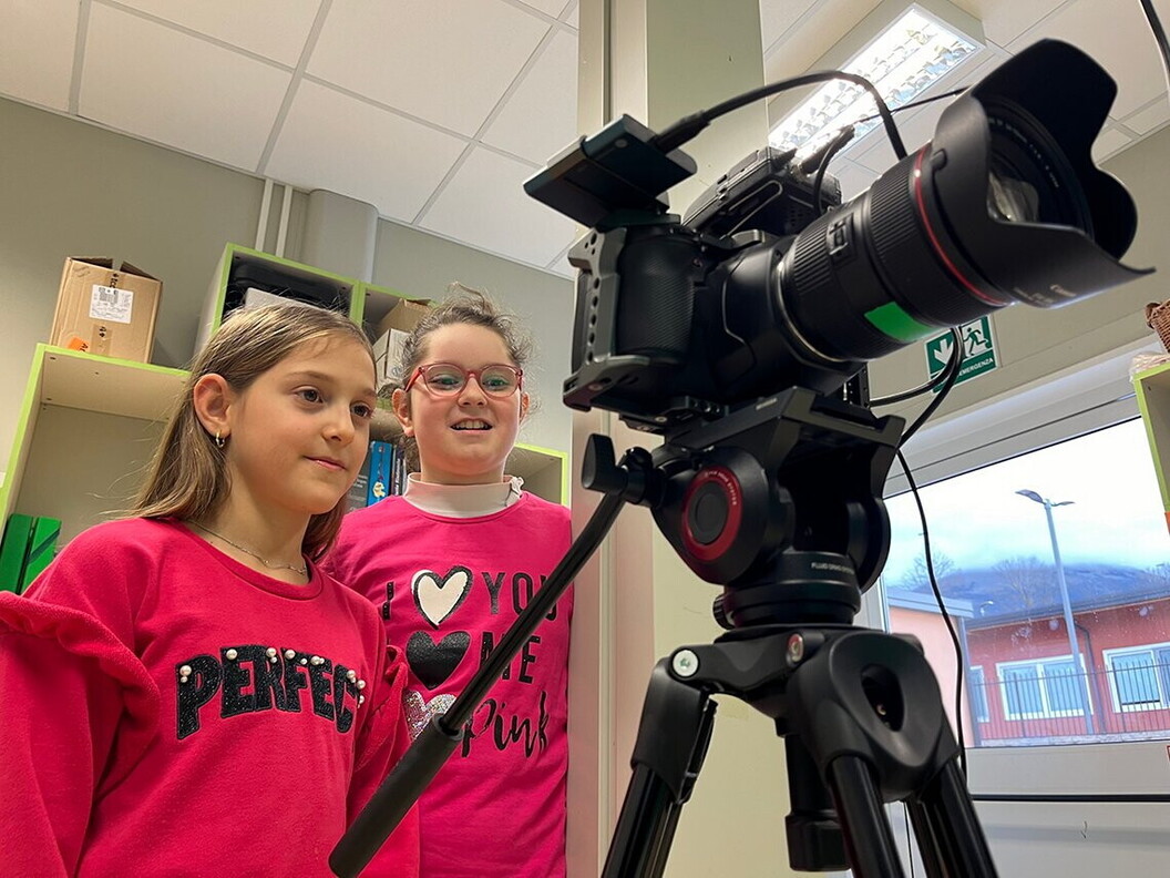 Ecco i bambini della 4^A e della 4^B all’opera!