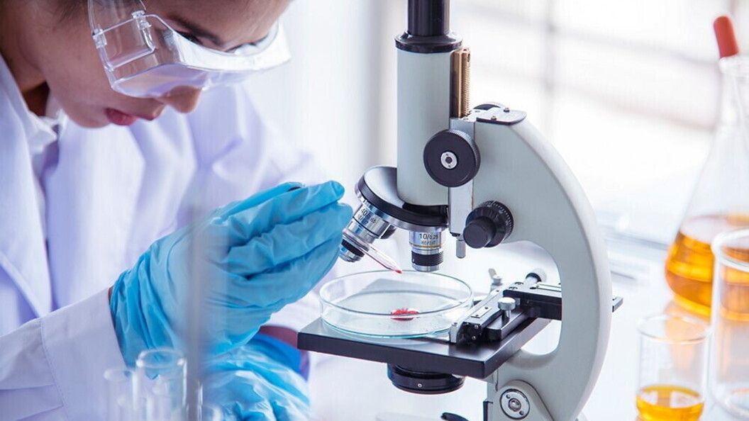 Microscopio da laboratorio