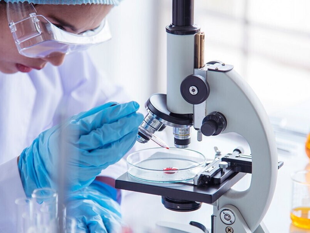 Microscopio da laboratorio