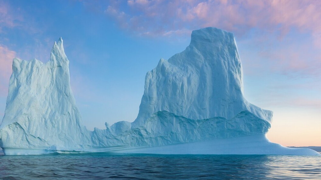 Barca tra gli iceberg