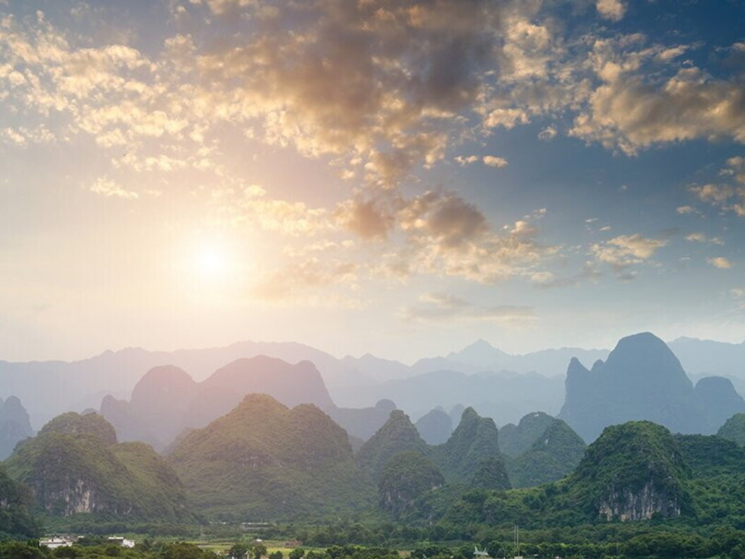 Pinnacoli calcarei lungo il fiume Li - C